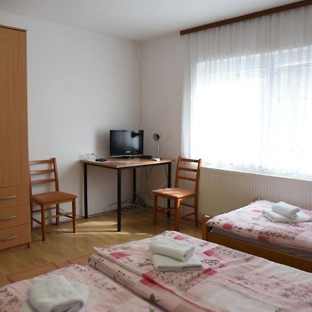 Prenociste Dzinic Hotel ซูปันยา ภายนอก รูปภาพ