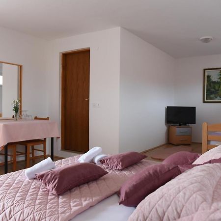 Prenociste Dzinic Hotel ซูปันยา ภายนอก รูปภาพ