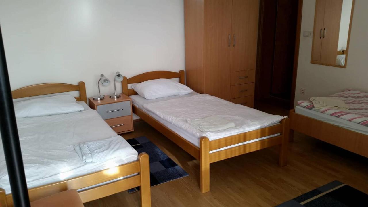 Prenociste Dzinic Hotel ซูปันยา ภายนอก รูปภาพ