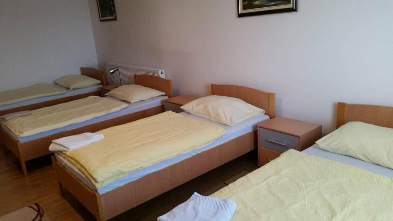 Prenociste Dzinic Hotel ซูปันยา ภายนอก รูปภาพ