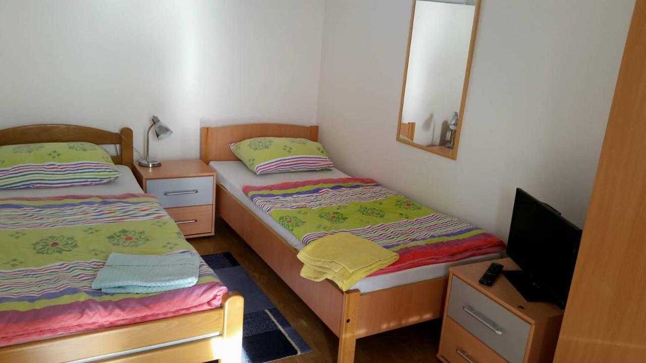 Prenociste Dzinic Hotel ซูปันยา ภายนอก รูปภาพ