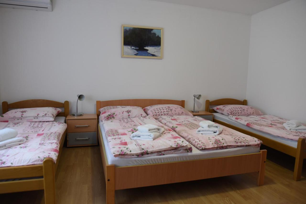 Prenociste Dzinic Hotel ซูปันยา ภายนอก รูปภาพ