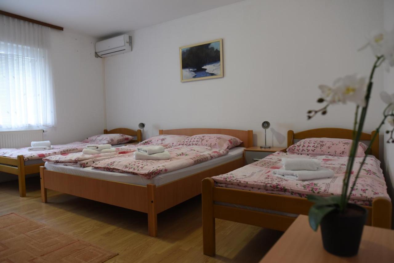 Prenociste Dzinic Hotel ซูปันยา ภายนอก รูปภาพ