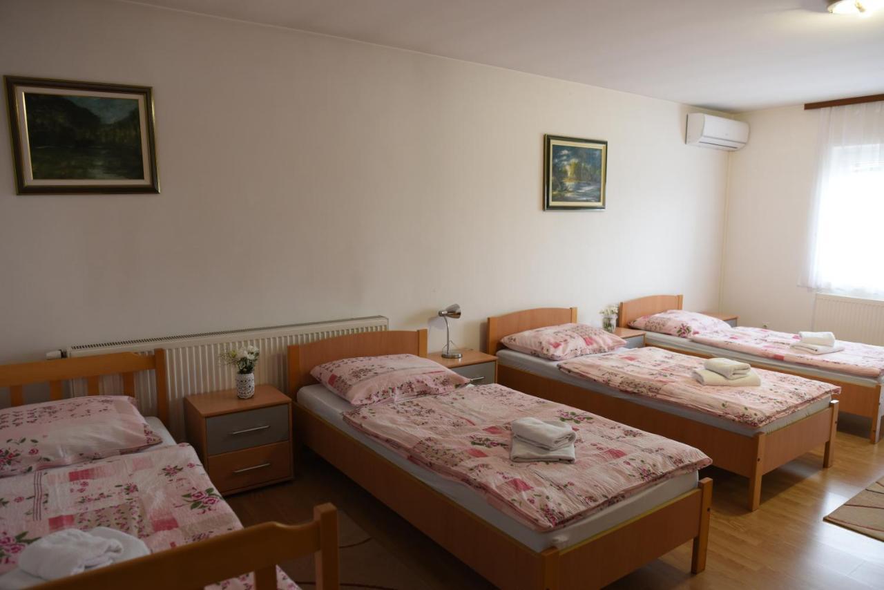 Prenociste Dzinic Hotel ซูปันยา ภายนอก รูปภาพ