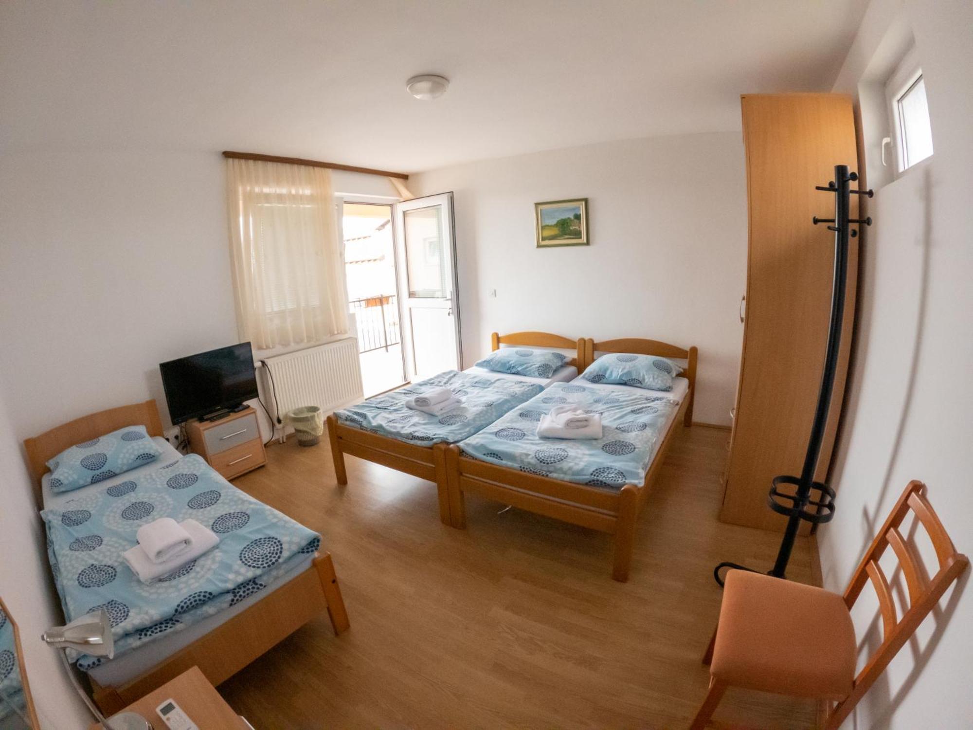 Prenociste Dzinic Hotel ซูปันยา ภายนอก รูปภาพ