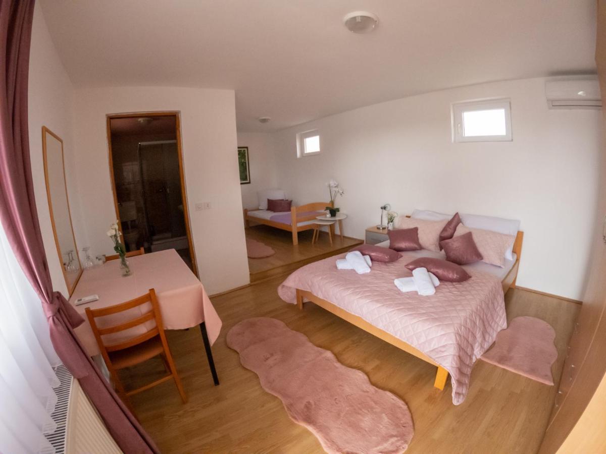 Prenociste Dzinic Hotel ซูปันยา ภายนอก รูปภาพ