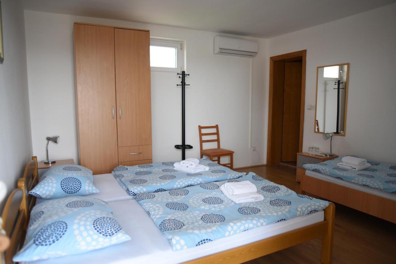 Prenociste Dzinic Hotel ซูปันยา ภายนอก รูปภาพ