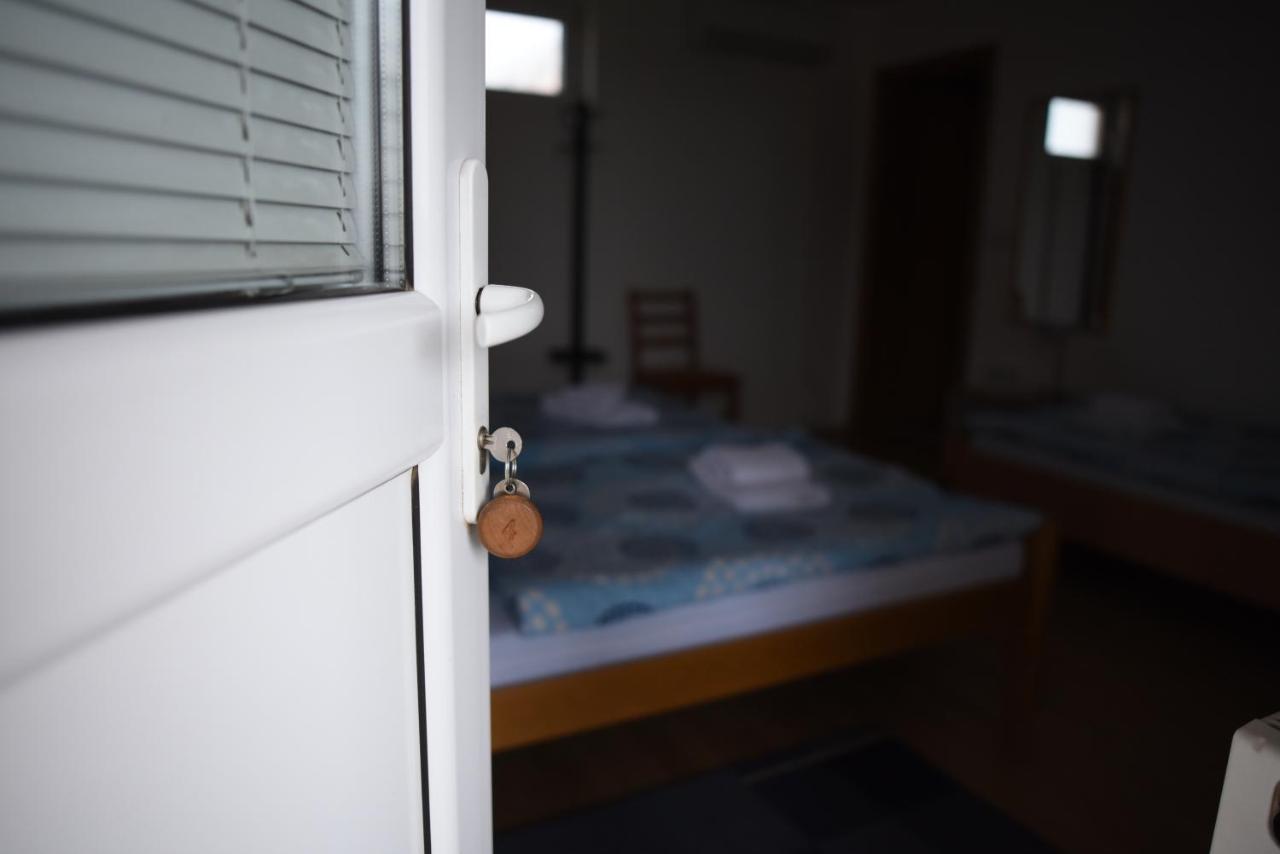 Prenociste Dzinic Hotel ซูปันยา ภายนอก รูปภาพ