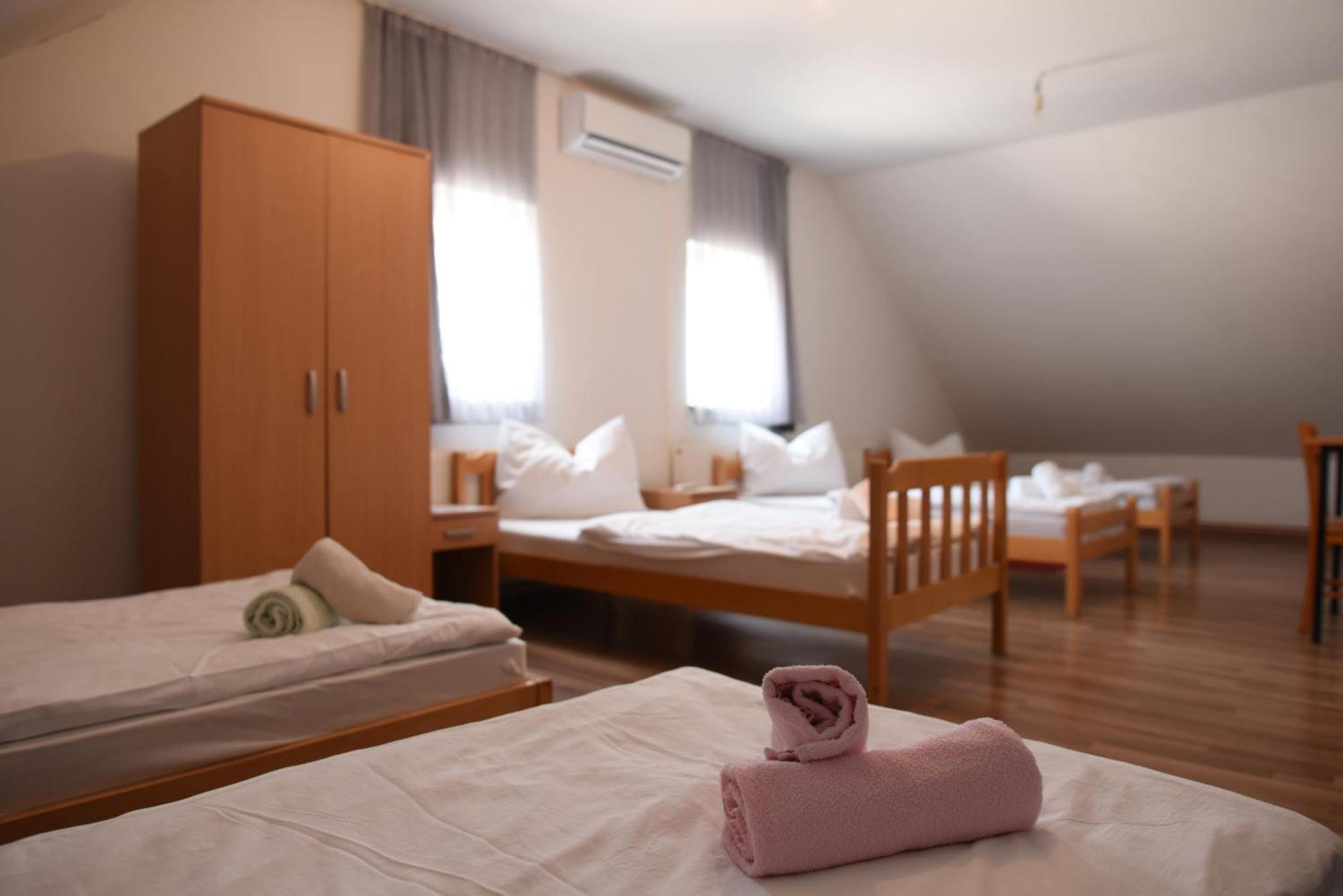 Prenociste Dzinic Hotel ซูปันยา ภายนอก รูปภาพ